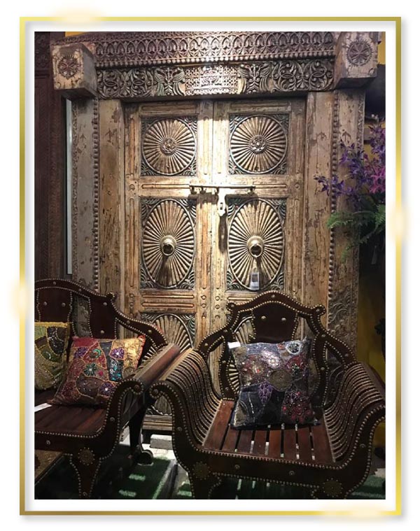 เฟอร์นิเจอร์และรูปปั้น (Furniture & Sculture)